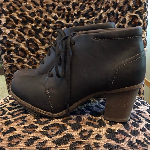 NWOT Clarks Women's Sashlin Sue Ankle Bootie - 8.5M - Picture 2 of 10